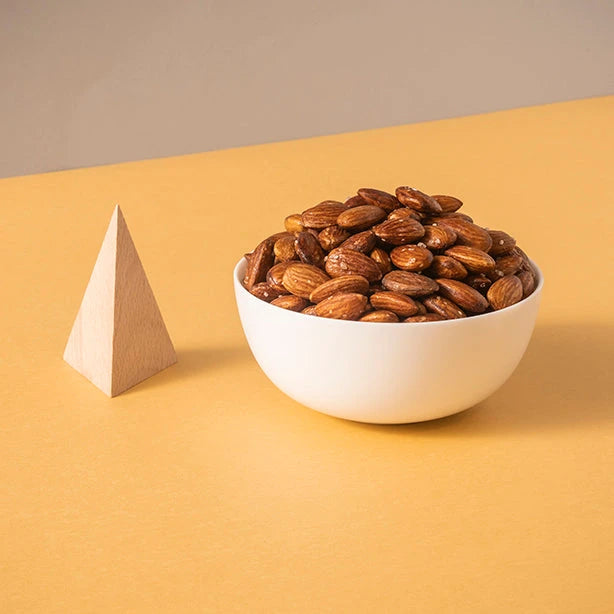 Roasted almonds with natural lemon flavor
